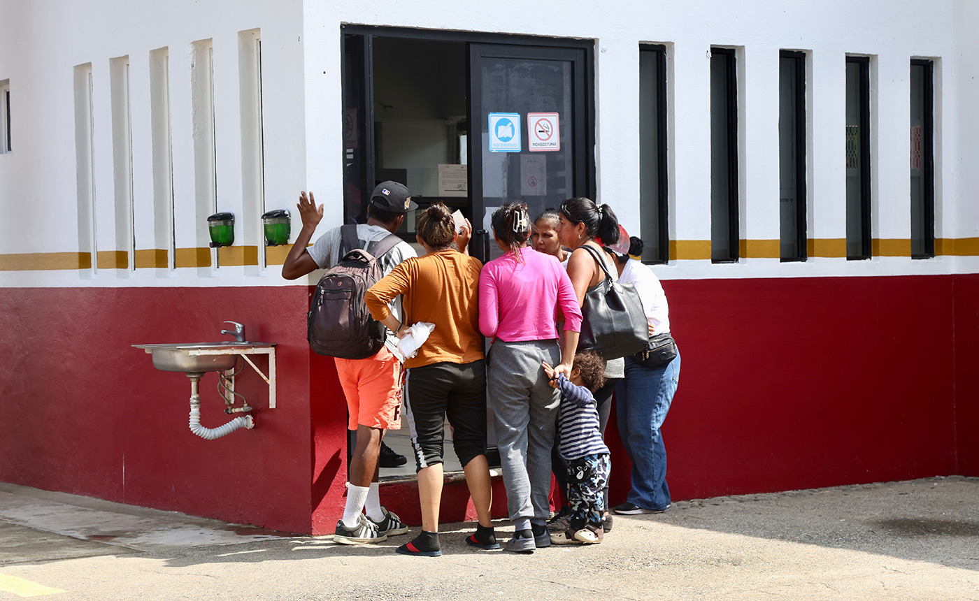 Migrantes buscan a sus familiares